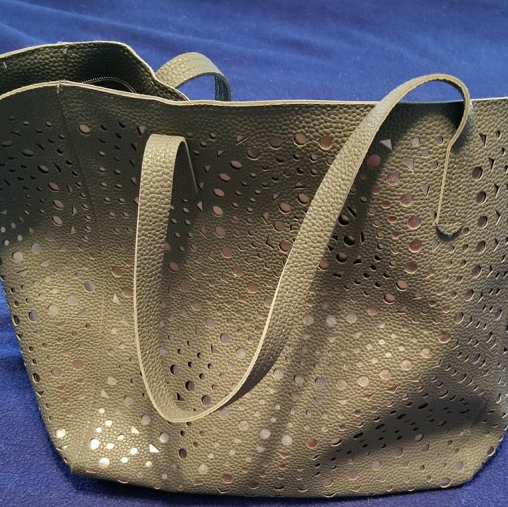Zip up tote